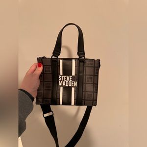 small black Steve madden shoulder/handbag